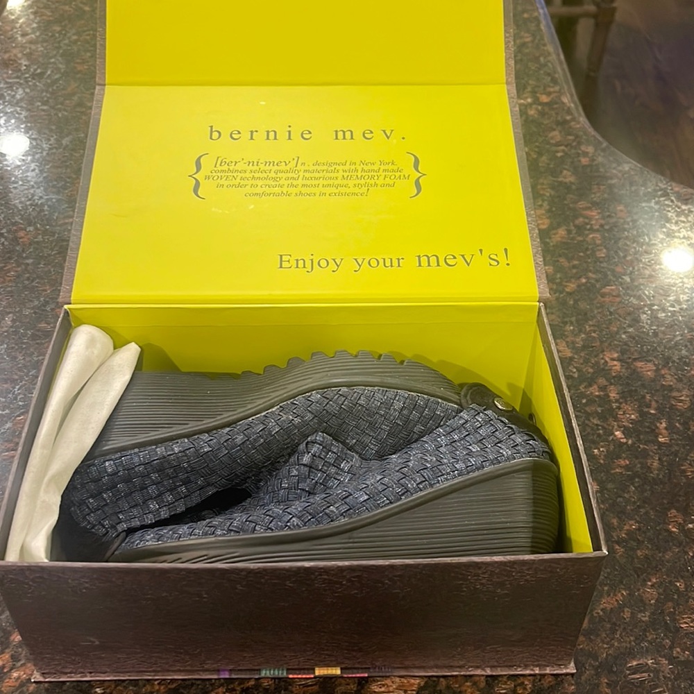 Bernie mev! Worn once good condition!! Wedge heel